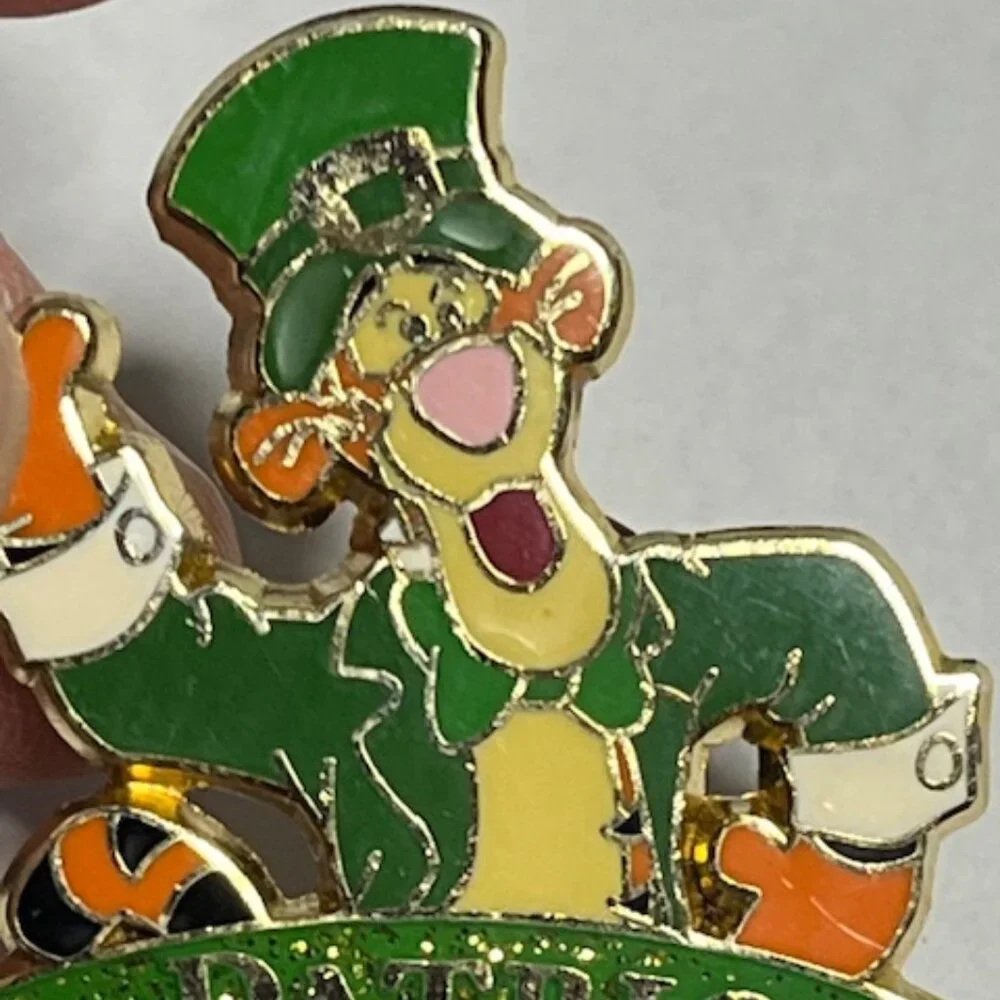Tigger from Winnie the Pooh St. Patrick's Day 2002 Lapel Hat Vest Pin 1.25